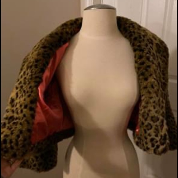 Crop  Leopard Jacket - Picture 1 of 2